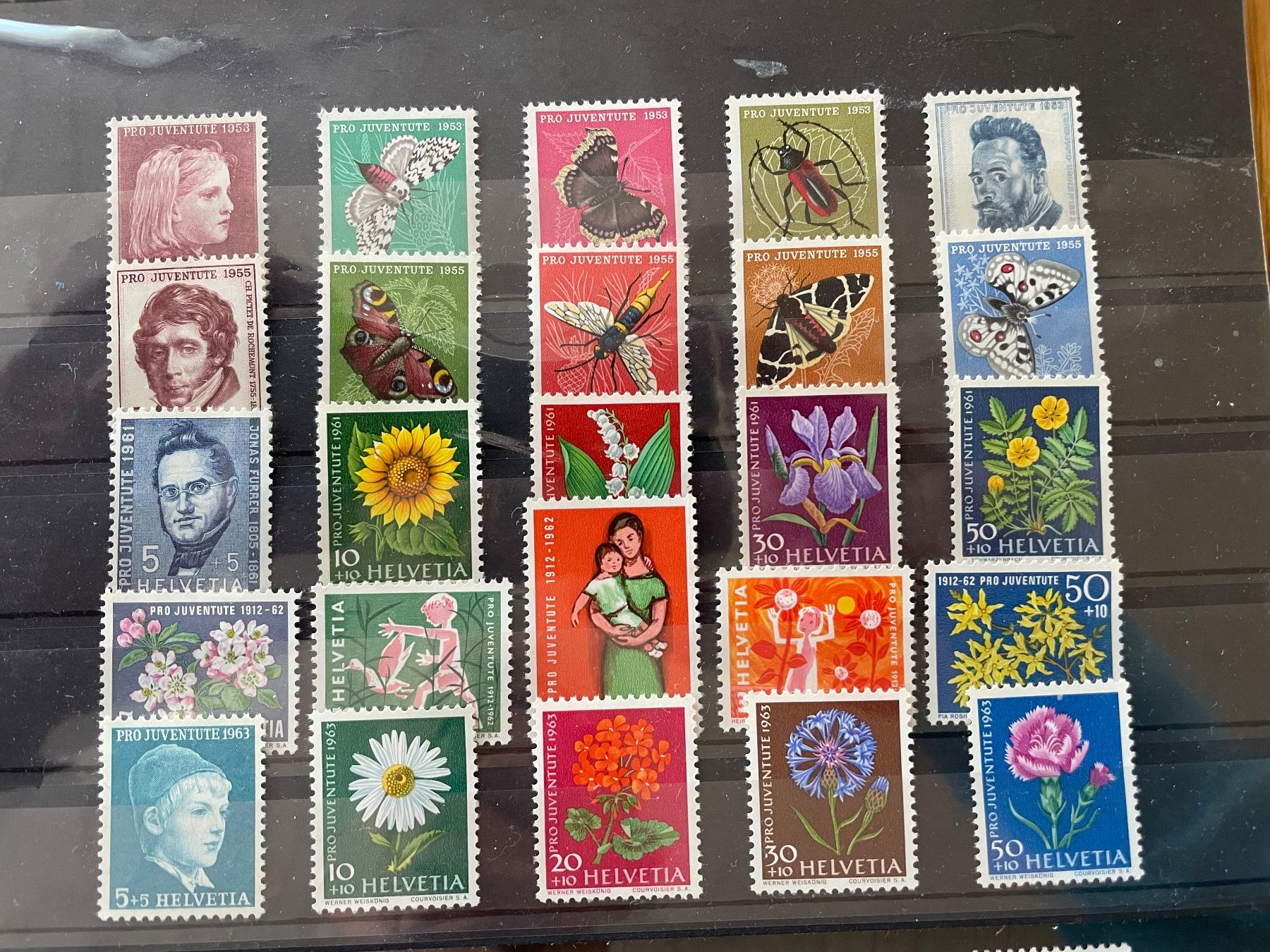 Tutti i francobolli: 6 années** + blocs PJ 1954** – Usato da Sonceboz-Sombeval venduto da Comment2 2