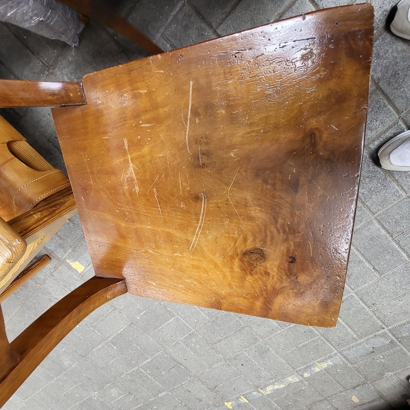 Set di tavolo e panche: runder Tisch inkl. 2 Stühle antik – Usato da Kägiswil venduto da Megafi56 6