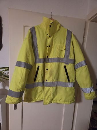 Gut erhaltene, warme Winterreitjacke, gelb mit Reflektorstre
