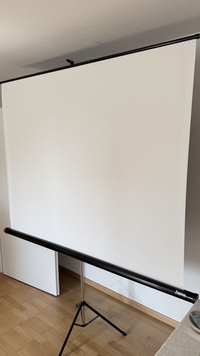 Hama Heimkino: Hama Leinwand mit Stativ – Gebraucht aus St. Gallen von nao_fh7j