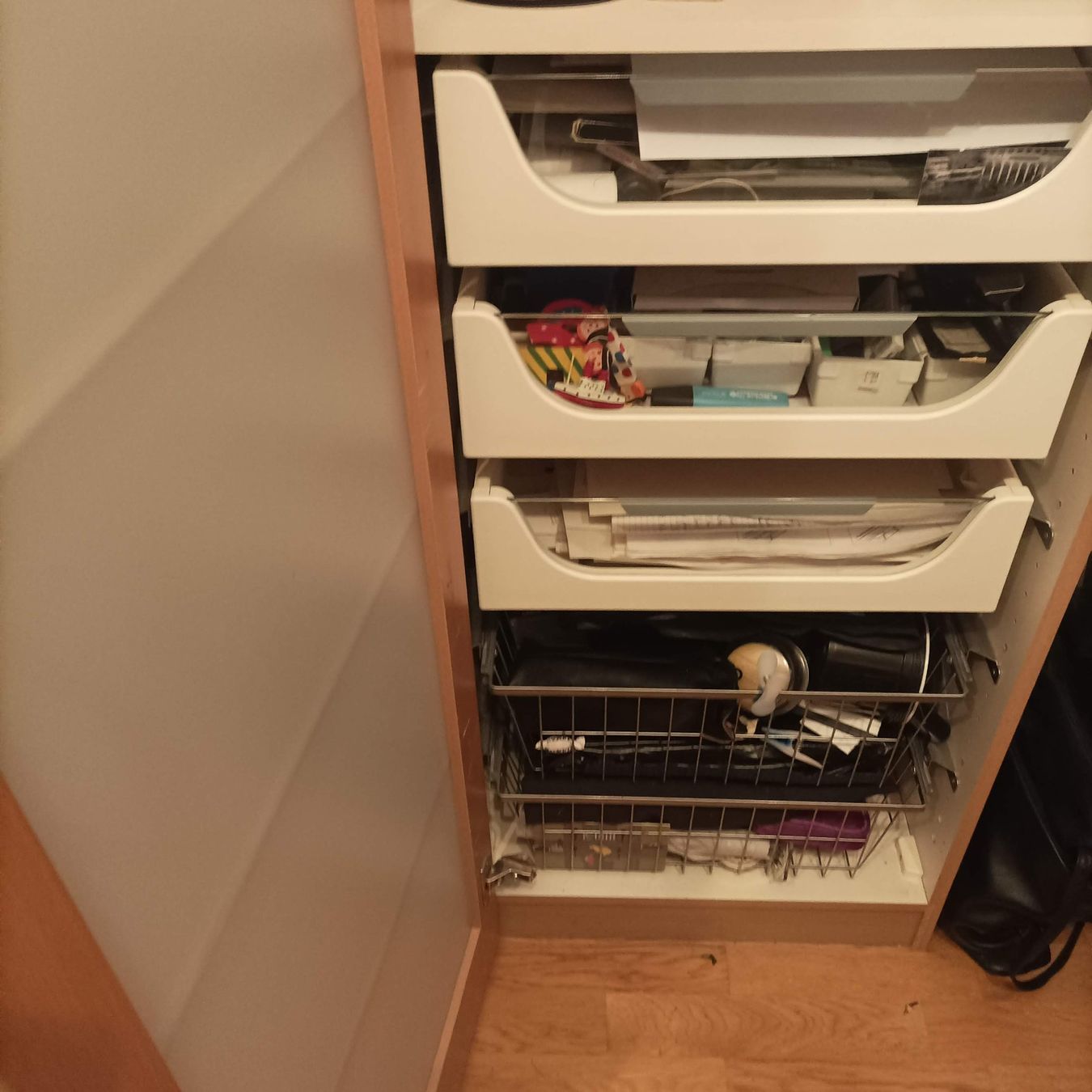 Schränke: Kleiderschrank – Gebraucht aus Zürich von janinehudson 8