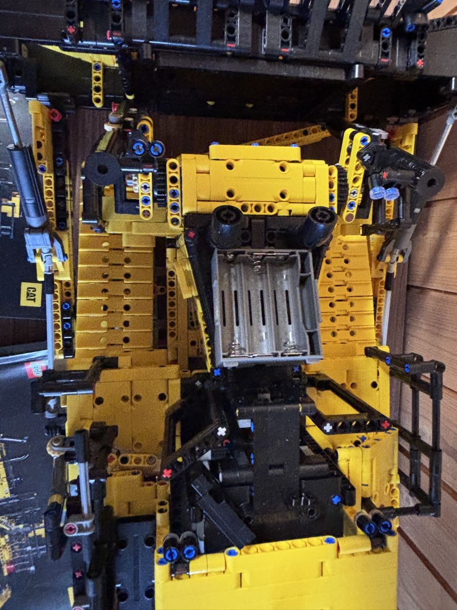 Lego Baukästen: Lego Technic 42131 Cat D11 Bulldozer komplett – Gebraucht aus Gerlafingen von Marcryter 4