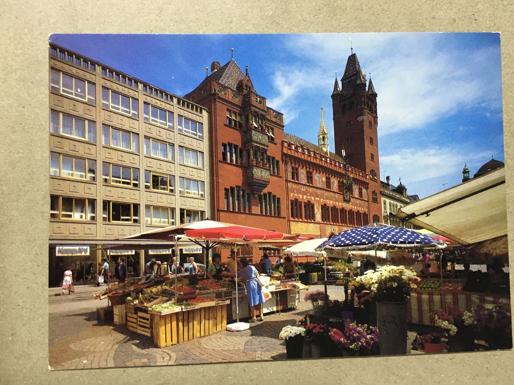 Ansichtskarten: AK Basel Markt Marktplatz mit Rathaus – Gebraucht aus Küttigen von Melisch1000