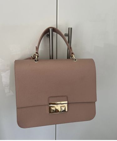 Sac Furla rose poudré, parfait pour le printemps!
