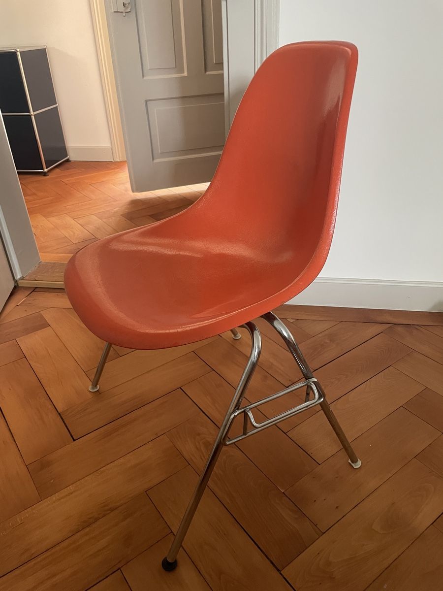 Eames Stühle: Eames Chair – Gebraucht aus Zürich von liv_q8w5