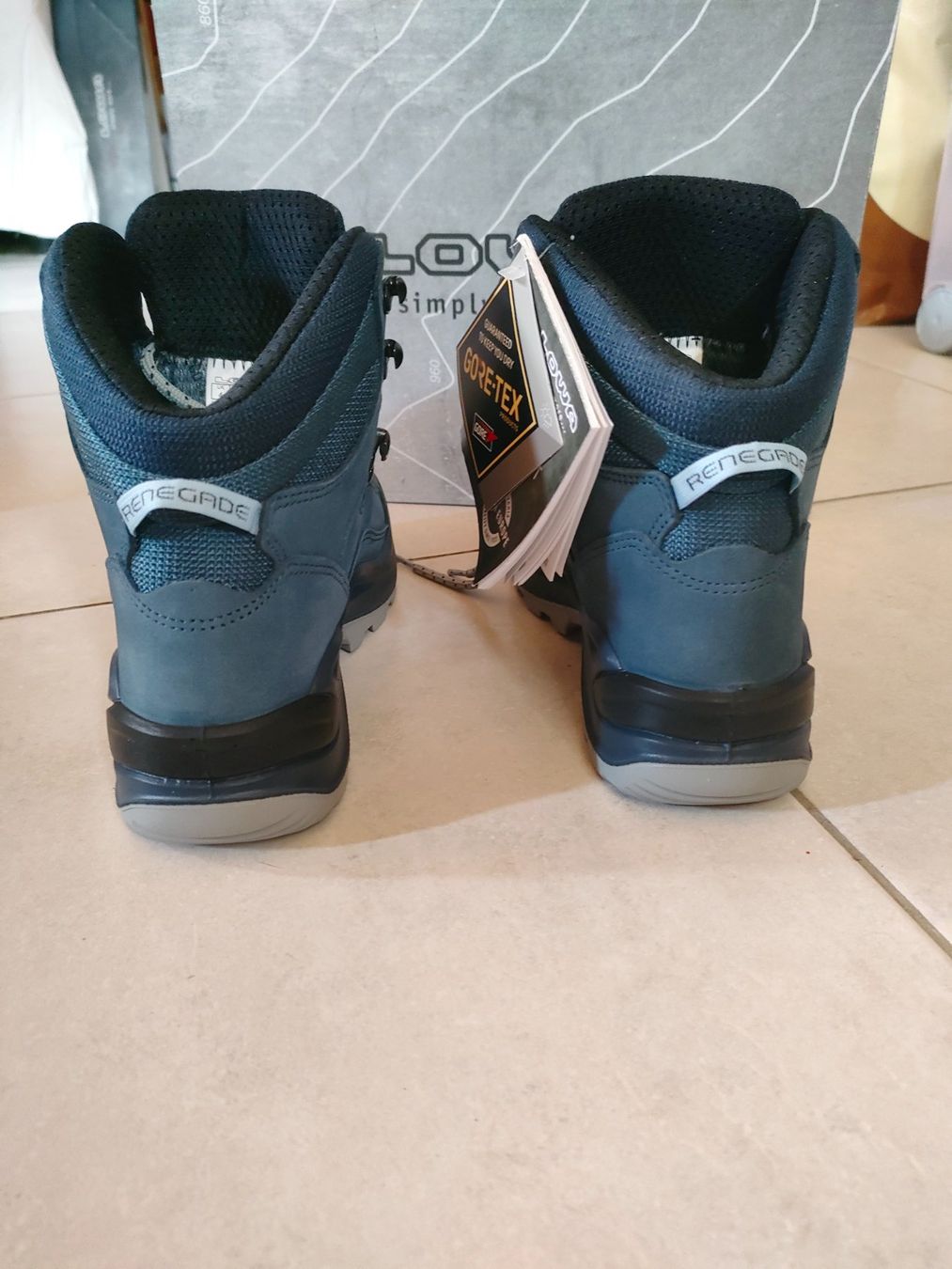 Lowa Scarpe da donna: Lowa Wanderschuhe Gr.37 NEU! – Nuovo e nell'imballaggio originale da Adelboden venduto da Lammhult 2