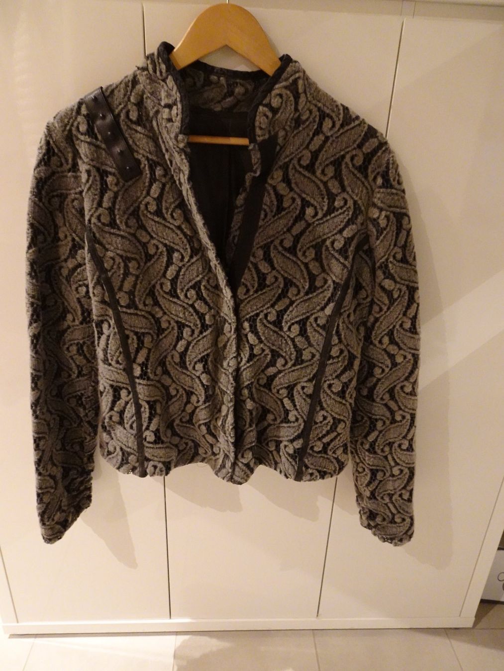 Giacche: Hübsche graue Jacke Gr. M - 231101 – Usato da Küssnacht am Rigi venduto da Good4Deckeli