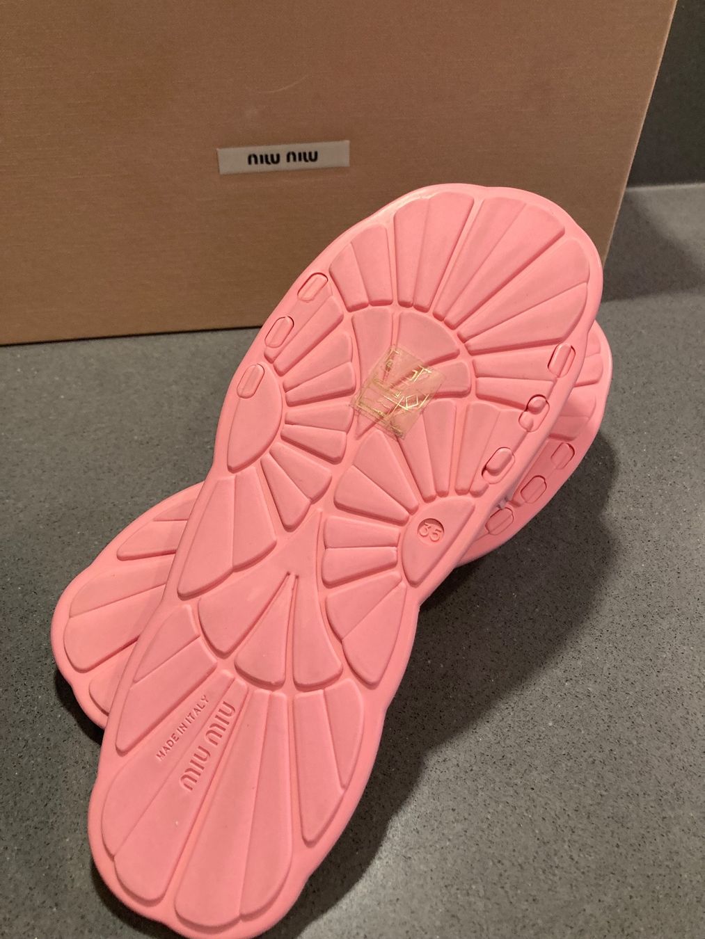 Miu Miu Damenschuhe: Miu Miu scarpe no 35 – Neu und originalverpackt aus Paradiso von Kayakara 3