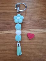 🌸 Handgemachter Schlüsselanhänger mit Blume & Quaste – Mint