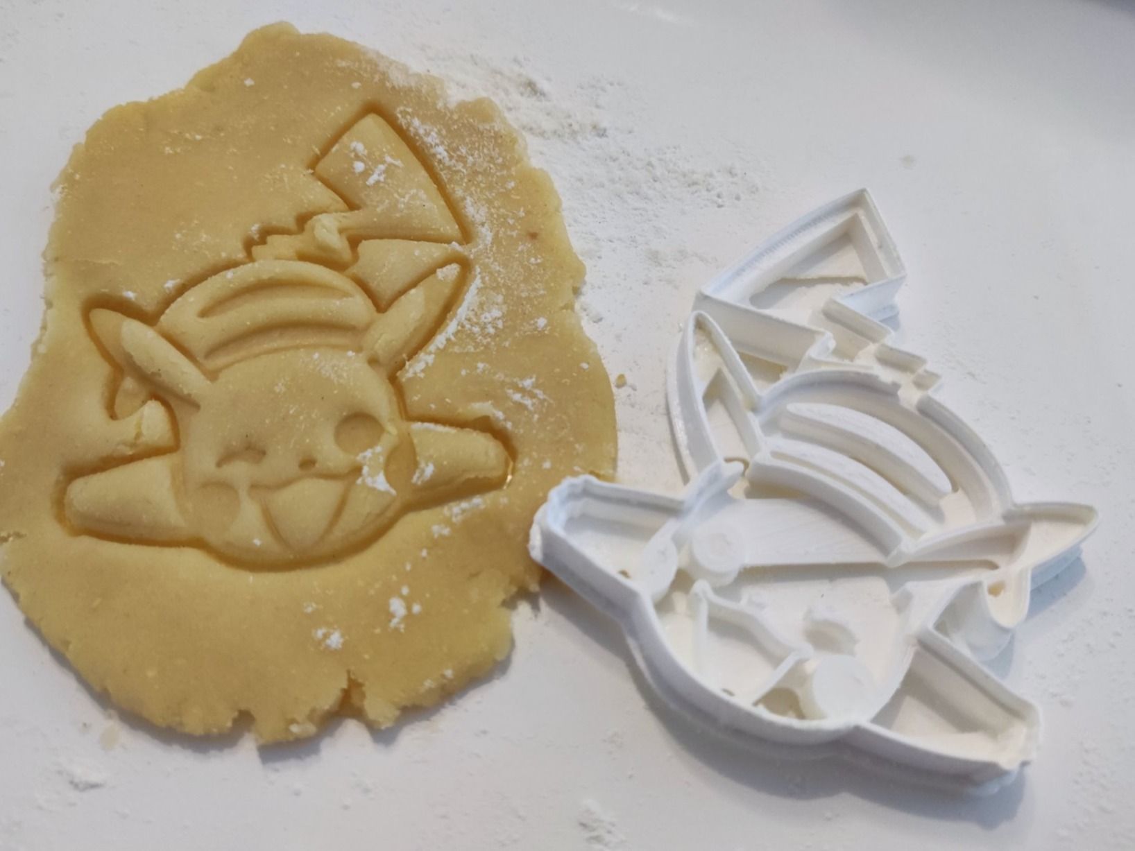 Teglie da forno: Pokemon Pikachu Ausstechform Guetzliausstecher – Nuovo e nell'imballaggio originale da Büren SO venduto da Asadn