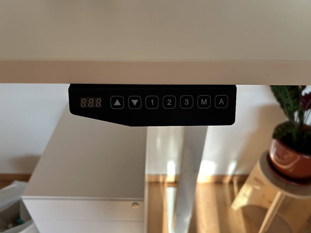 Schreibtische: Verstellbarer Tisch – Gebraucht aus Winterthur von nao_f6fr 1