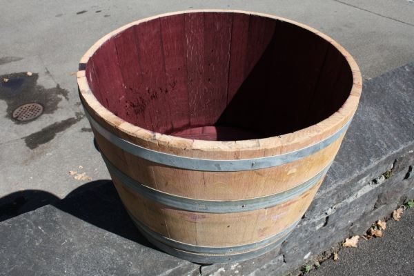 Altro: Halbes Weinfass / Halbes Holzfass – Usato da Buch am Irchel venduto da Skunky3