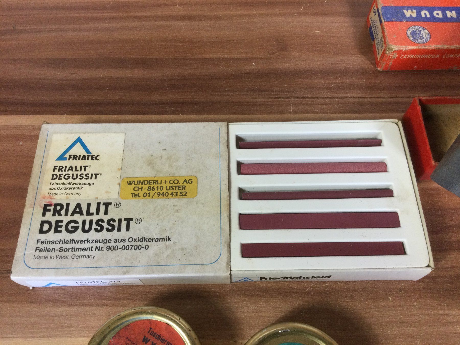 Schaublin Tutte le macchine: Posten gebrauchte Tuschierpaste und Abziehsteine – Usato da Wangen SZ venduto da kuriosum12 2