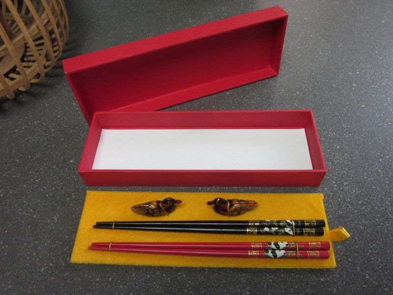 Couverts: Asiatisches Essstäbchen Set mit Enten-Stäbchenablage – D'occasion à Bischofszell par Pfau0 3