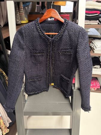 Damen Jacke Boucle dunkelblau mit Kette Grösse S