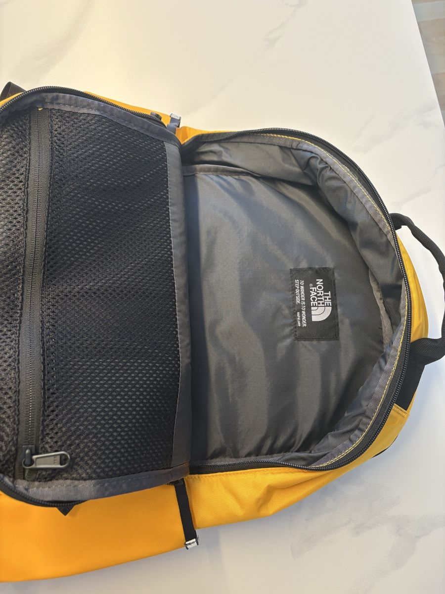 North Face Zaini: The North Face Base Camp Tagesrucksack – Nuovo (secondo la descrizione) da Solothurn venduto da abo_td56 3