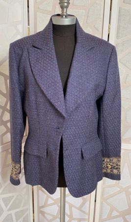Beautiful vintage wool jacket with embroidered sleeves. 42/M