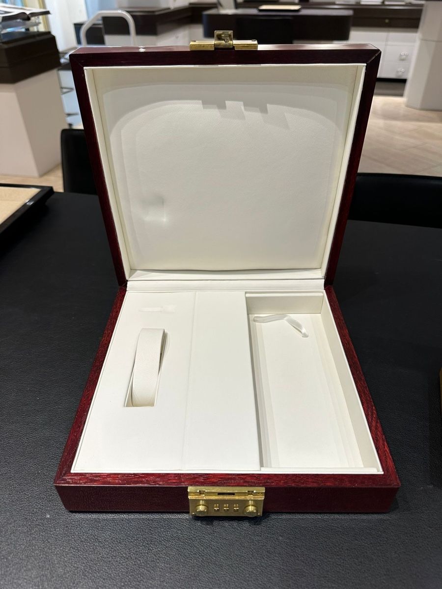 Scatole porta orologi: IWC Schaffhausen Uhrenbox Holz Original – Nuovo (secondo la descrizione) da Schaffhausen venduto da oscarstahelag 1