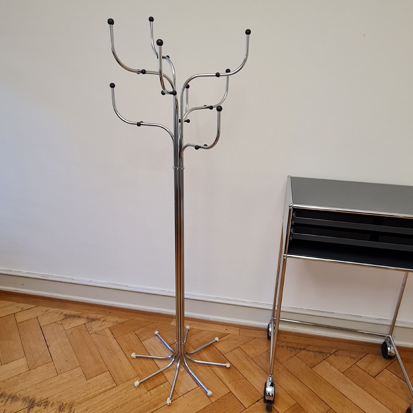 Fritz Hansen Guardaroba: Garderobe Fritz Hansen Design Coat Tree – Usato da Basel venduto da Piscosour01