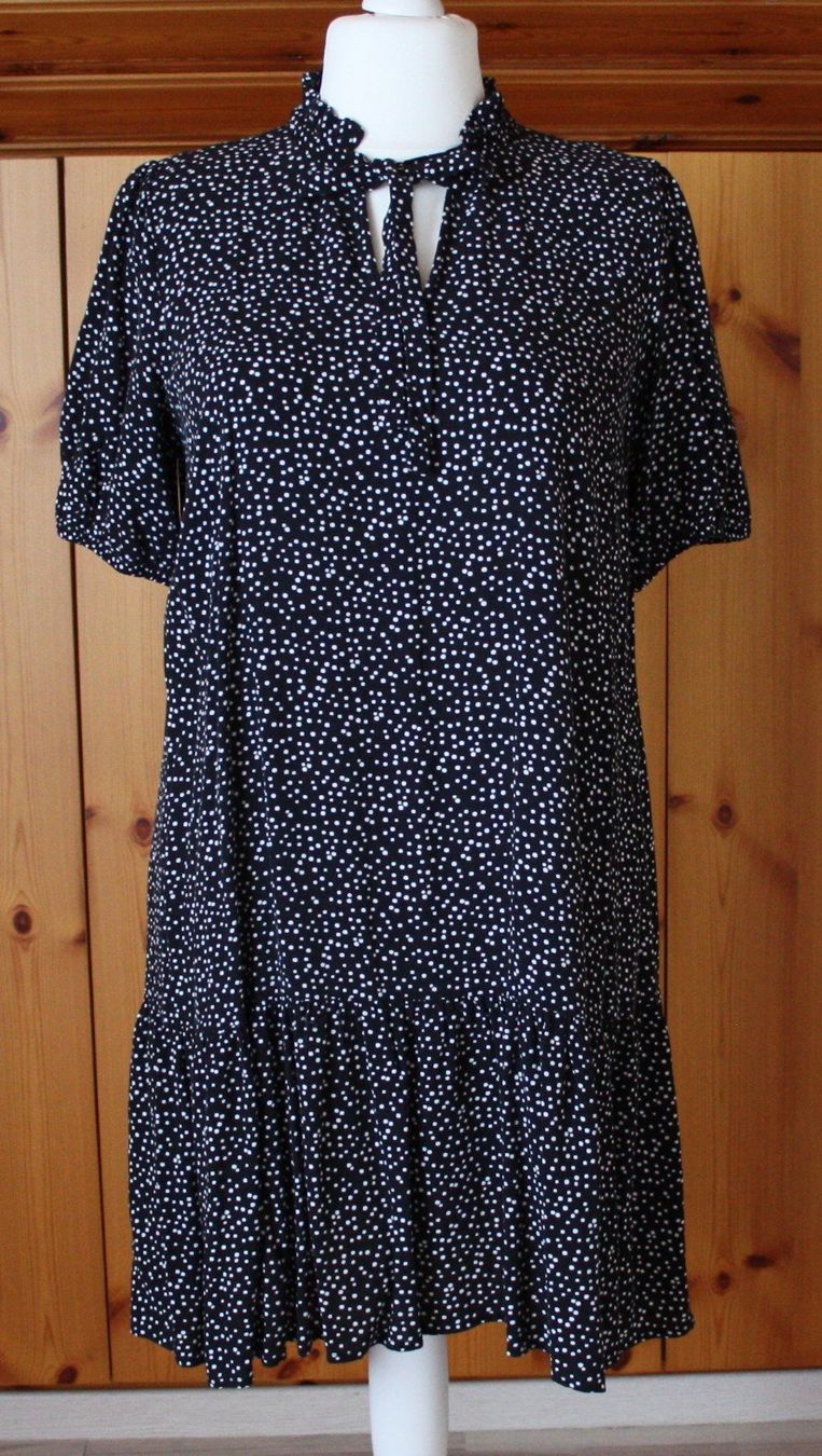 Vestiti: Kleid Kurzarm C + A schwarz - weiss Gr. XL – Usato da Flüelen venduto da Diversicum-Curvy