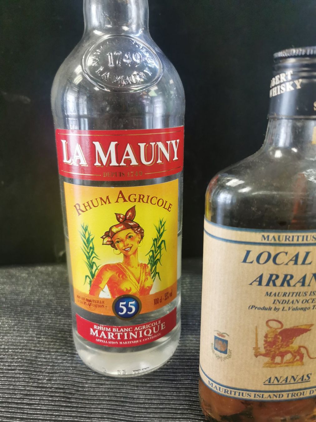 Bevande alcoliche: 3 BOUTEILLES MIXTE RHUN ENTAMÉES – Usato da Genève venduto da Leboucheoreilles 1