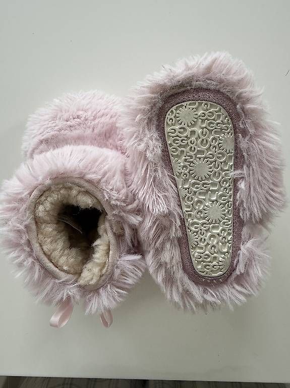 Ugg Schuhe für Jungen: Ugg bambina EU 18 rosa – Gebraucht aus Bellinzona von mon_2wjn 2