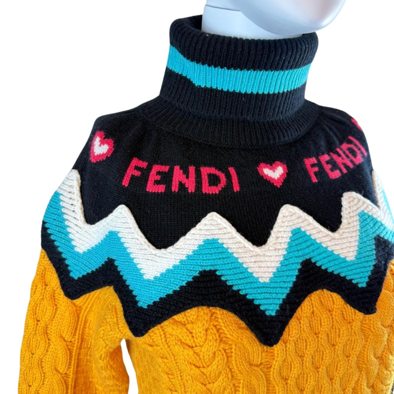 Fendi Pulls & Sweat-shirts: Fendi Rollkragenpullover, Wolle, Gr.IT 42 (EU 38) – Neuf (Voir description) à Oberarth par SSS. 3