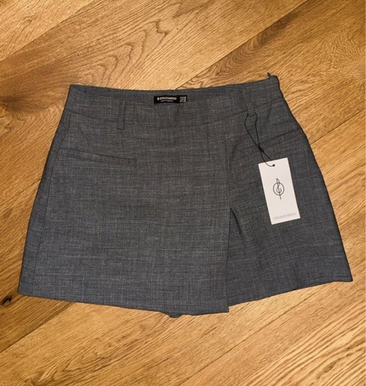 Stradivarius Pantaloni: Skort Gr. XS – Nuovo (secondo la descrizione) da Stettlen venduto da gpa18
