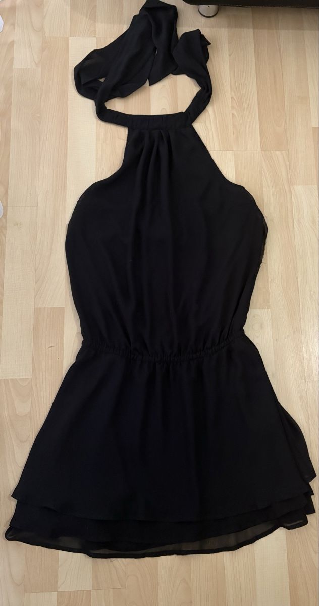Kleider: Schwarzes Neckholder-Kleid – Neu (gemäss Beschreibung) aus Chur von giusy.25