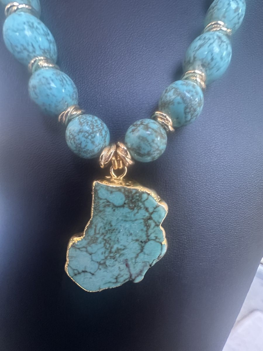 Catenine: Collier Howlith mit grossem Anhänger , Handarbeit, neu – Nuovo e nell'imballaggio originale da Kriens venduto da Hortensie6 1
