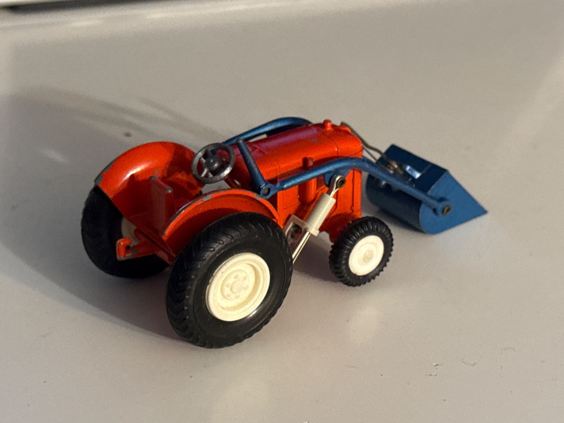 Modellini d'auto: Traktor mit Schaufel Modell – Usato da Allschwil venduto da meeresperle 1