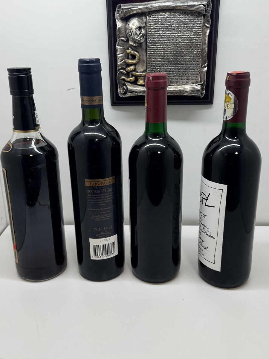 Bevande alcoliche: Captain Morgan Rum, Tarapaca, & Riepl Wein -  – Usato da Schlieren venduto da Eldi84 3