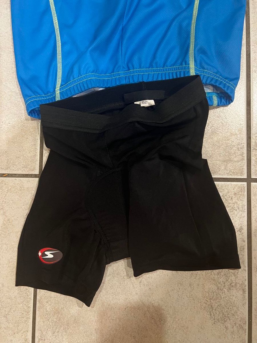 Lots de vêtements: Radbekleidung Set – D'occasion à Veltheim AG par viome 1