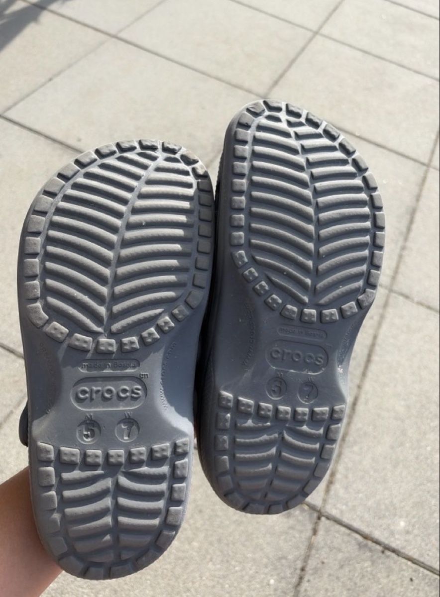 Crocs Damenschuhe: Crocs Clogs Grau Grösse 37/38 guter Zustand – Gebraucht aus Opfershofen TG von dan_nxk8 2