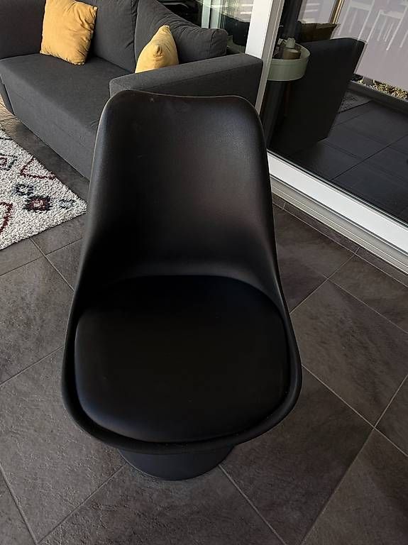 Stühle: Vends 6 chaises – Gebraucht aus Sion von bru_dj8v