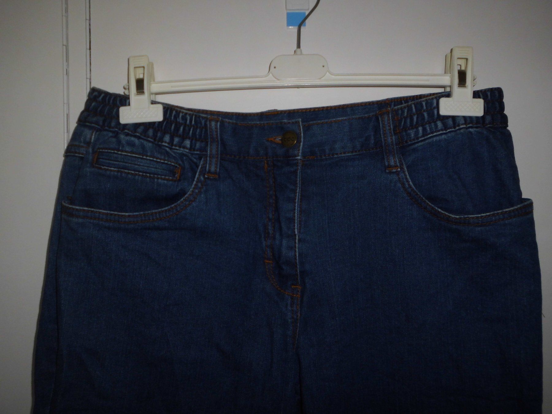 Jeans: Jeans bleu foncé T. 44 – Usato da Marin-Epagnier venduto da Madja 1