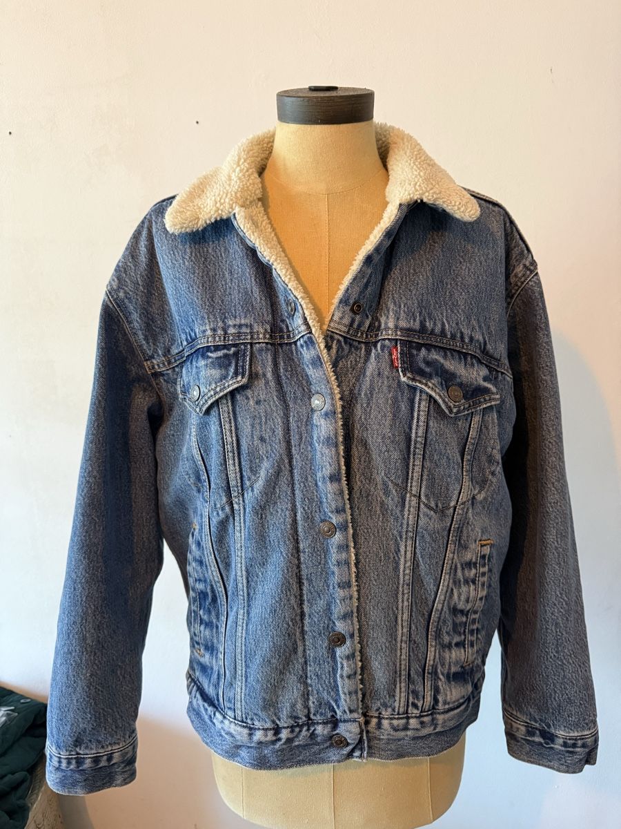 Levi's Jacken: Levis Jeansjacke Damen Gr. L – Gebraucht aus Uzwil von Weihnachtsgnom