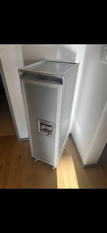 Eléments de bureau: Flugzeug Trolley Rollcontainer inkl. Tablare – D'occasion à Emmen par luk_6w7s 1