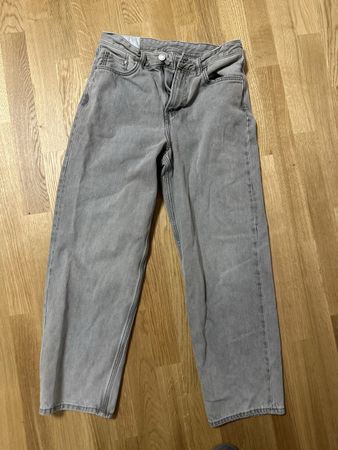 Graue H&M Loose Jeans Grösse 30/32