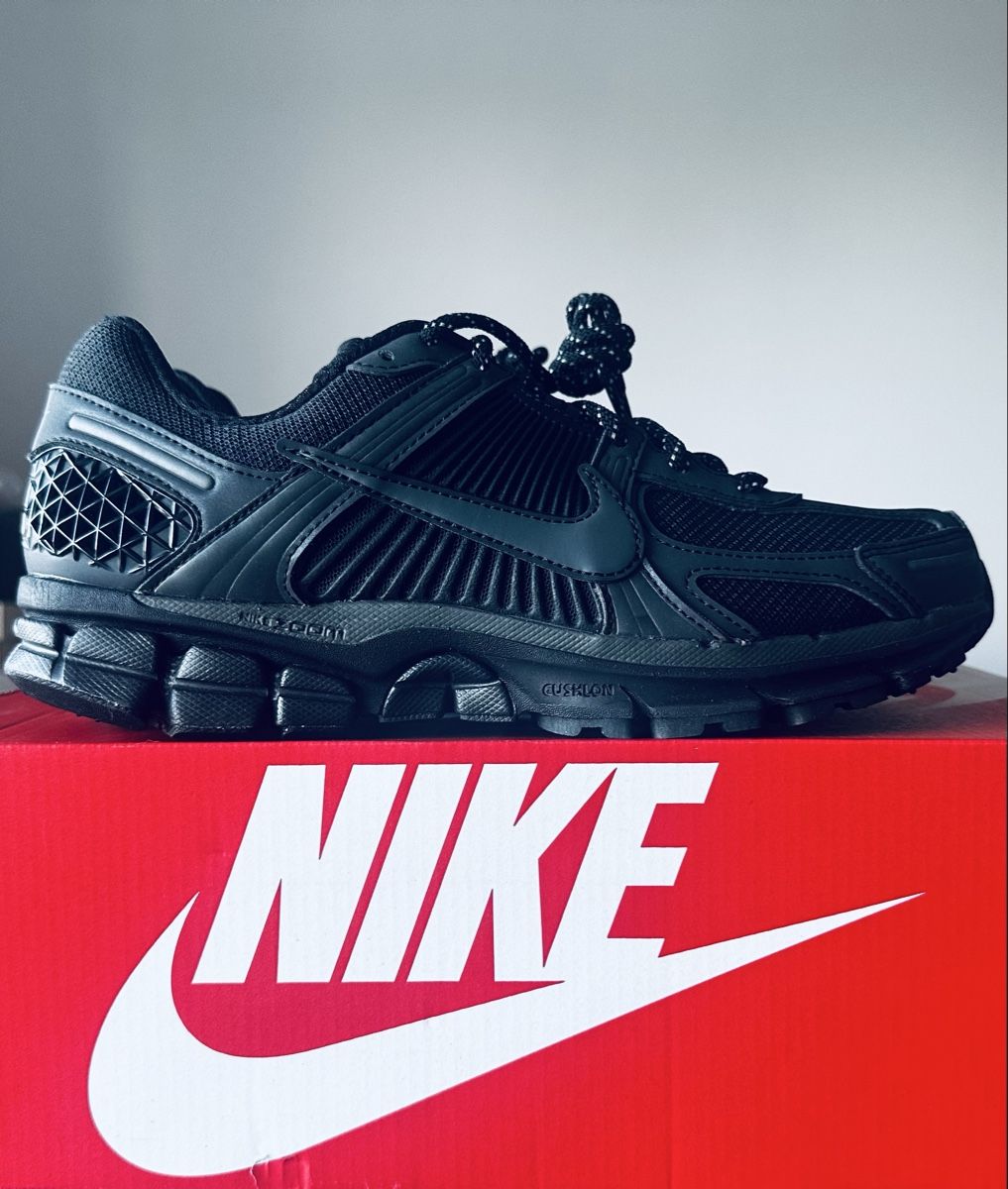 Nike Scarpe da uomo: Nike Vomero 5 Black – Nuovo e nell'imballaggio originale da Biel/Bienne venduto da Akwawini