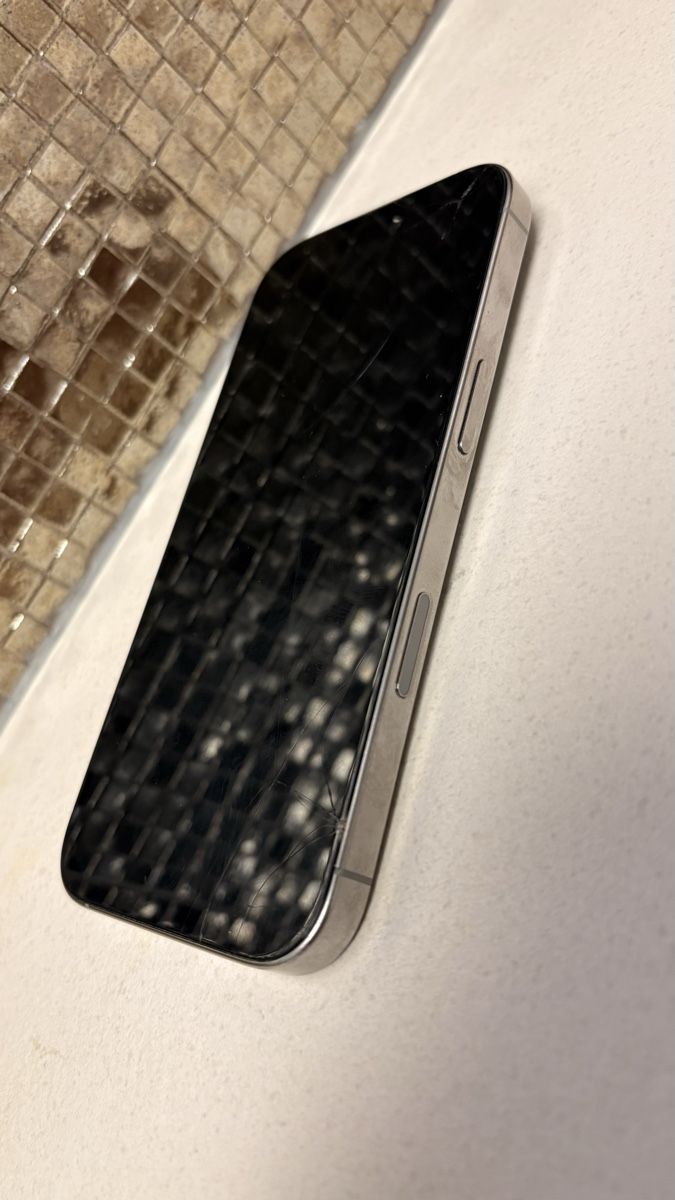 Apple Handys / Smartphones: Iphone 16 Pro silber 256 GB – Gebraucht aus Wittenbach von Ely_80 1
