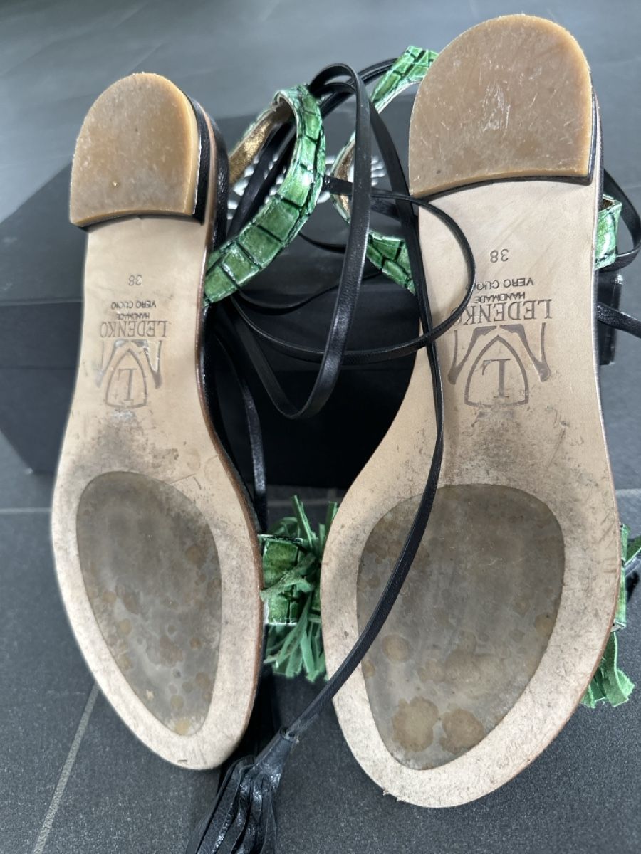 Scarpe da donna: Ledenko Handmade Sandalen, Gr. 38, Leder Fransen Optik – Usato da Dättlikon venduto da Katalone 2