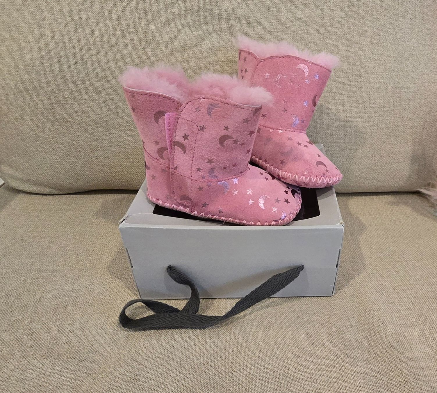Ugg Scarpe per ragazzi: UGG Baby Schuhe-18 – Usato da Schlieren venduto da dan_8ypz