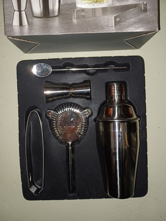 S'well Edelstahl Shaker-Set 450 Ml – Dreilagig Isoliert, Inkl. Jigger, Hält Cocktails Kalt, Metallisches Design, Nachhaltig
