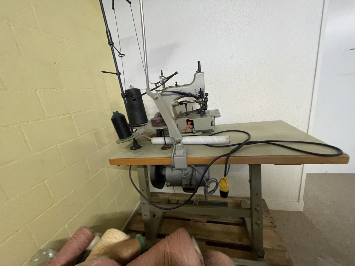 Machines à coudre: Union Special Teppichnaehmaschine – D'occasion à Stallikon par Xilef89