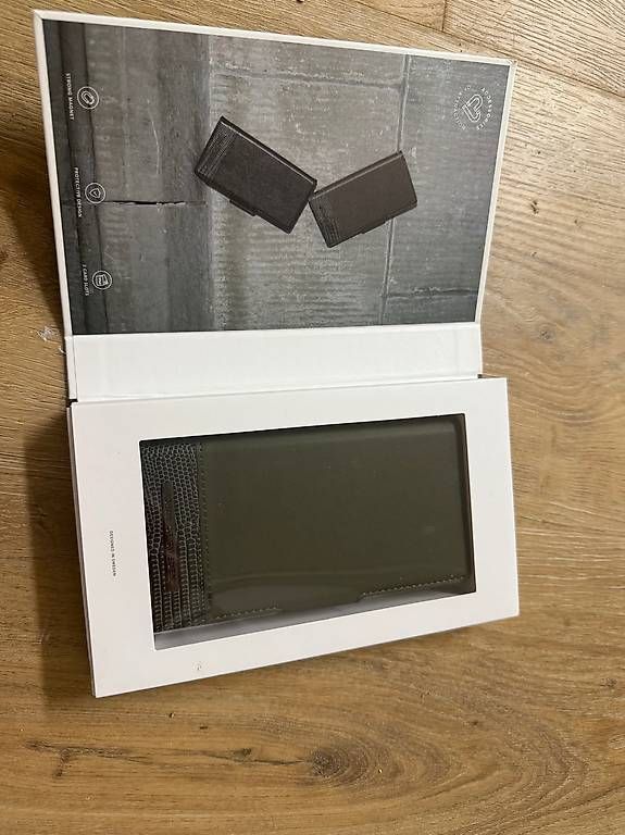 iDeal of Sweden Cover & Protezioni schermo: Neue Iphone hülle 12/12pro (wallet) – Usato da Dulliken venduto da jane_vonrohr 1