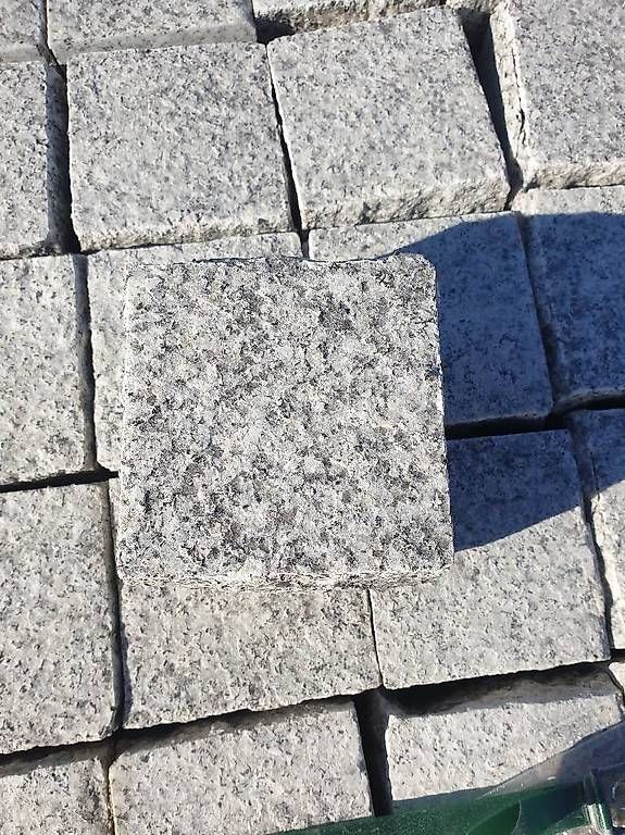 Rivestimenti per pavimenti: Pavés en granit – Usato da Corsier-sur-Vevey venduto da hel_lvr5 1
