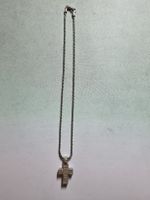Swarovski Silberfarbene Halskette mit Kreuz Anhänger