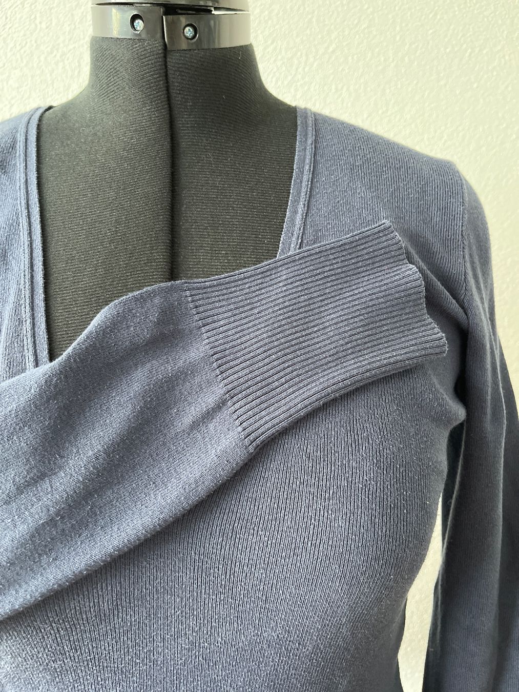 Benetton Maglioni & Felpe: Blauer Pullover mit V-Ausschnitt von Benetton – Usato da Buchs SG venduto da Vrenilein 1