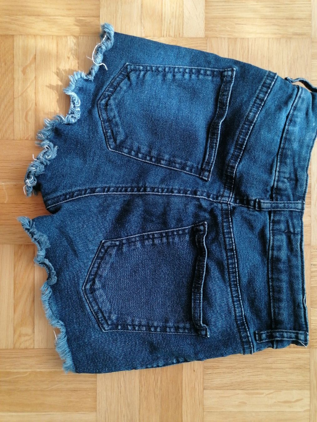 Bershka Hosen: Coole Destroyed Jeans Shorts Gr. 34 – Gebraucht aus Dübendorf von an_nk8z 1